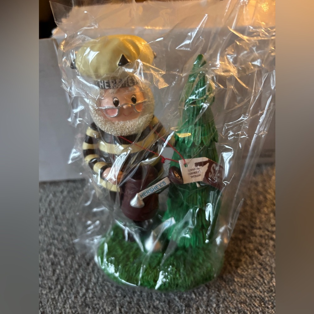 2004 hersheys Christmas tree